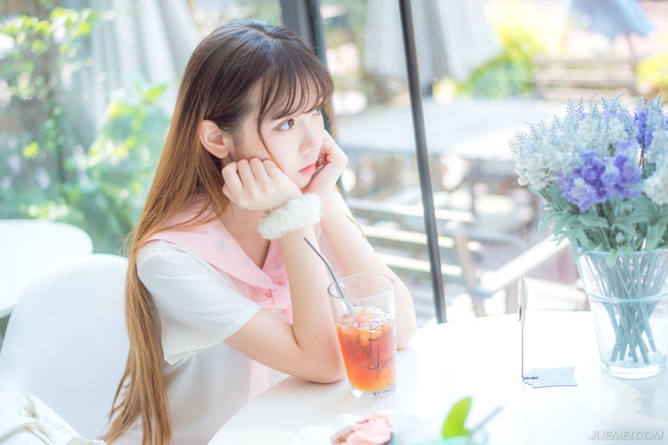“事急从权，如今既然要用张任，说不得，当用一些手段。”法正微笑道。